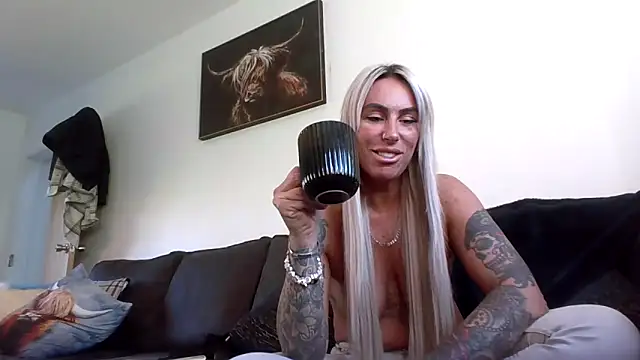 Snapshot of poppyinga1 chatting on April 30, 8:42 am poppyinga1 online show from April 30, 8:42 am