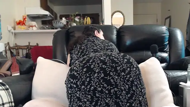 Juicy Julie469 online show from April 23, 1:35 pm