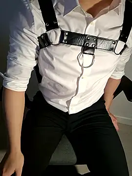 111owo111 online show from October 6, 1:19 pm