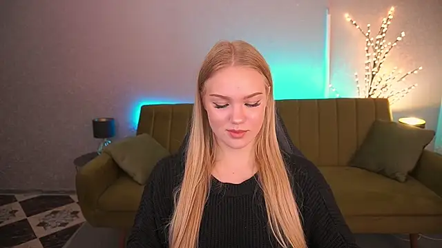 Snapshot of CelesteNoir chatting on September 18, 6:37 am CelesteNoir online show from September 18, 6:37 am