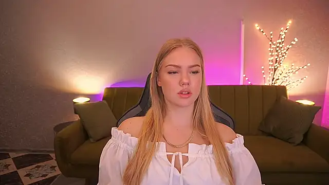 Snapshot of CelesteNoir chatting on September 29, 6:18 am CelesteNoir online show from September 29, 6:18 am