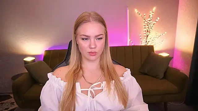 Snapshot of CelesteNoir chatting on September 30, 6:29 am CelesteNoir online show from September 30, 6:29 am