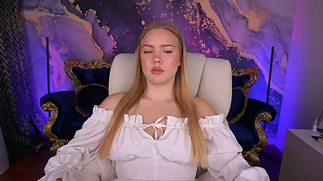 Snapshot of CelesteNoir chatting on October 9, 6:33 am CelesteNoir online show from October 9, 6:33 am