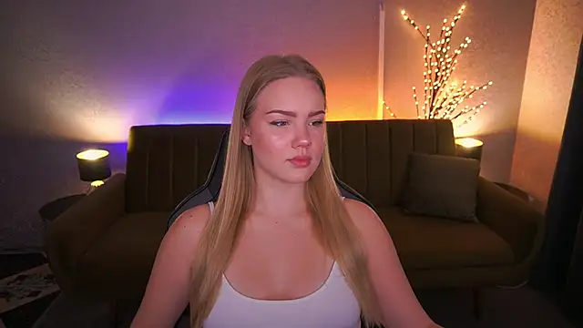 Snapshot of CelesteNoir chatting on October 10, 6:23 am CelesteNoir online show from October 10, 6:23 am