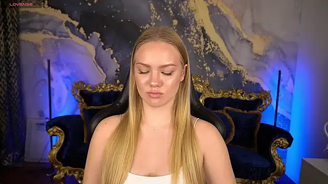 Snapshot of CelesteNoir chatting on November 4, 7:40 am CelesteNoir online show from November 4, 7:40 am