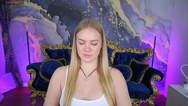 Snapshot of CelesteNoir chatting on November 10, 8:13 am CelesteNoir online show from November 10, 8:13 am