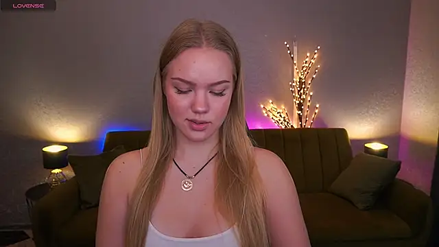 Snapshot of CelesteNoir chatting on November 11, 8:03 am CelesteNoir online show from November 11, 8:03 am