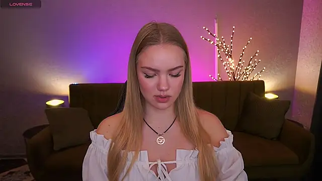 Snapshot of CelesteNoir chatting on November 18, 7:46 am CelesteNoir online show from November 18, 7:46 am