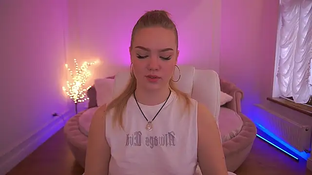 CelesteNoir online show from December 18, 7:58 am