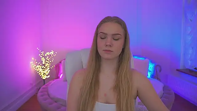 CelesteNoir online show from February 18, 8:43 am