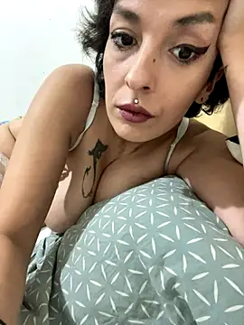 Piggiteablacktea online show from September 24, 8:01 pm