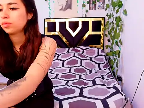 lucywhite13 online show from October 7, 6:05 pm