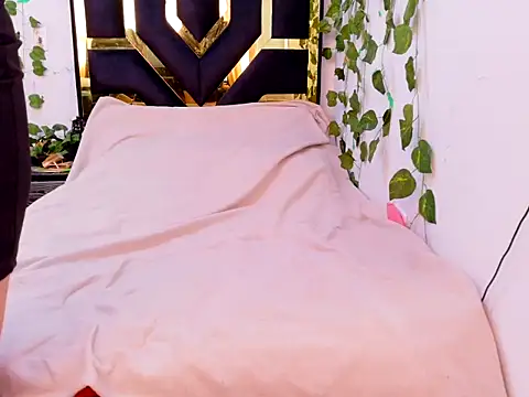 lucywhite13 online show from October 17, 3:14 pm