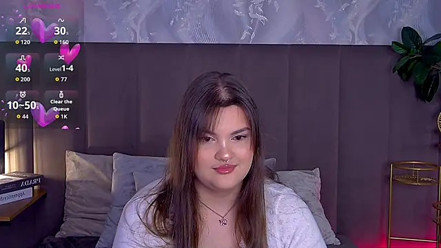 EmilyHyde online show from November 23, 8:30 pm