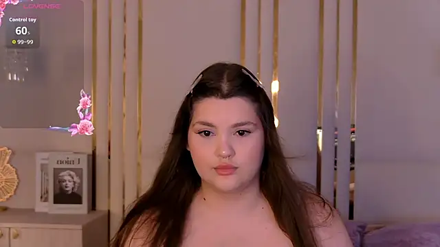 Snapshot of EmilyHyde chatting on June 24, 8:41 pm EmilyHyde online show from June 24, 8:41 pm