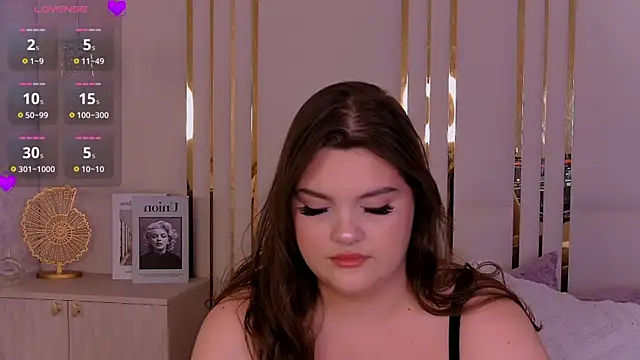 Snapshot of EmilyHyde chatting on July 17, 8:35 pm EmilyHyde online show from July 17, 8:35 pm