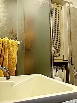 Snapshot of Io125 chatting on November 28, 5:04 pm Io125 online show from November 28, 5:04 pm