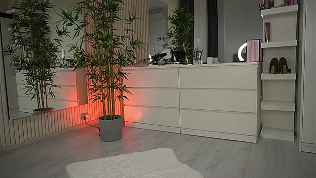 EmmaBlanco online show from April 8, 4:56 am