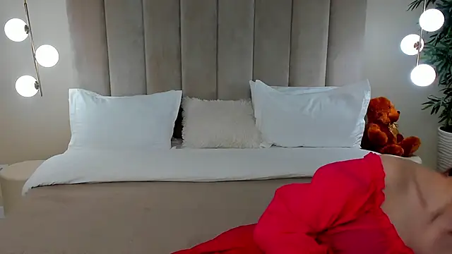 Snapshot of KiraHolli chatting on November 23, 3:06 am KiraHolli online show from November 23, 3:06 am