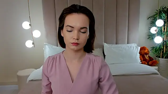 Snapshot of KiraHolli chatting on November 24, 3:06 am KiraHolli online show from November 24, 3:06 am