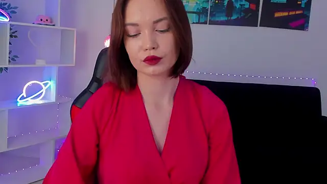 Snapshot of KiraHolli chatting on December 1, 3:22 am KiraHolli online show from December 1, 3:22 am