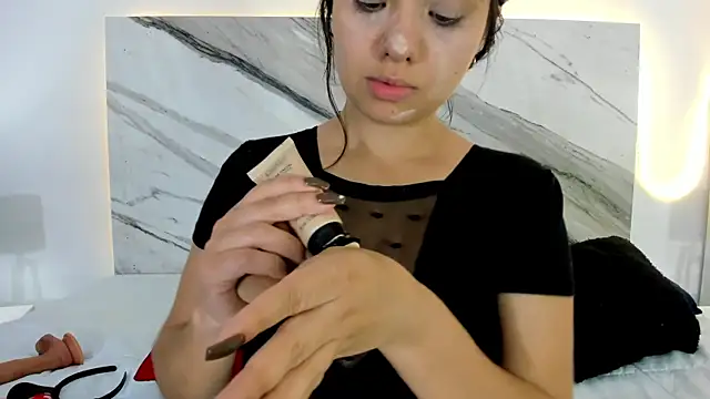 Snapshot of thamiina_ chatting on October 22, 7:02 pm thamiina online show from October 22, 7:02 pm