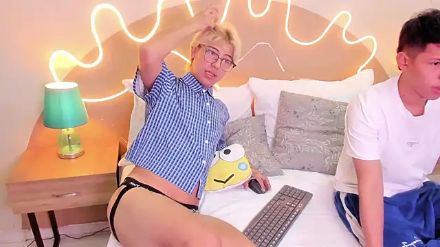 Enrrixxx  online show from November 5, 12:32 am