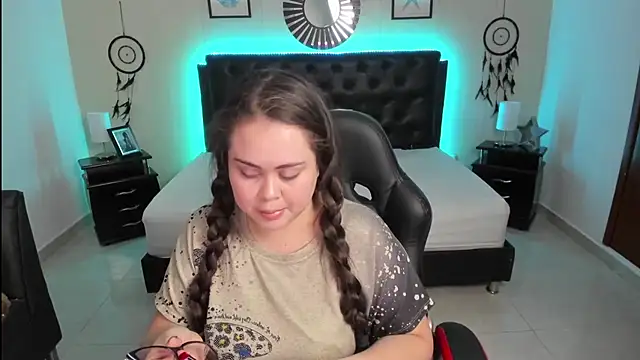 LolaVillalobos online show from September 25, 3:05 pm