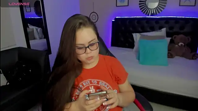 LolaVillalobos online show from October 8, 2:25 pm