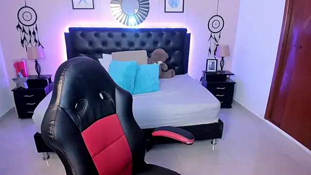 LolaVillalobos online show from April 22, 12:18 pm