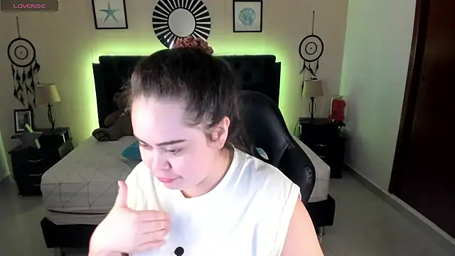 LolaVillalobos online show from June 9, 12:17 pm