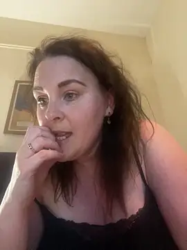Snapshot of laceygreen chatting on June 12, 10:41 pm laceygreen online show from June 12, 10:41 pm