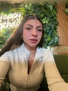 Snapshot of arieel__722 chatting on June 1, 3:58 pm arieel 722 online show from June 1, 3:58 pm