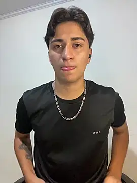 Tavinho067 online show from May 2, 6:46 pm