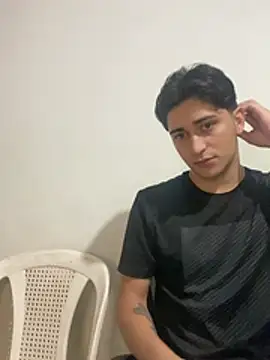 Tavinho067 online show from May 7, 9:53 pm