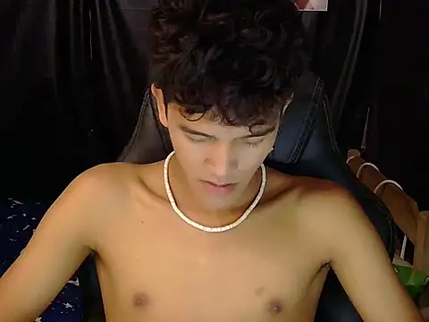 Snapshot of kenbigcockxx chatting on March 14, 3:34 am kenbigcockxx online show from March 14, 3:34 am