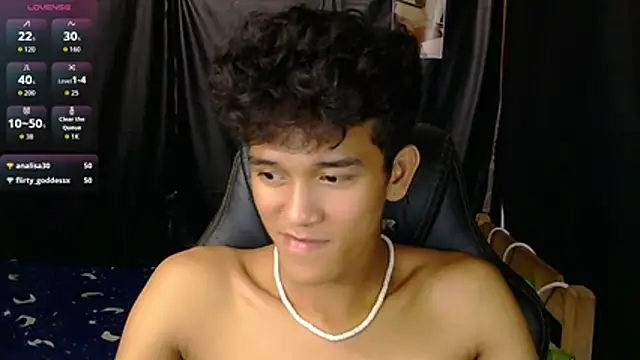 Snapshot of kenbigcockxx chatting on March 24, 3:17 pm kenbigcockxx online show from March 24, 3:17 pm