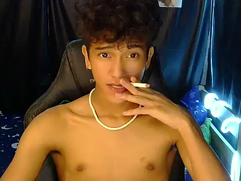 Snapshot of kenbigcockxx chatting on March 30, 2:18 pm kenbigcockxx online show from March 30, 2:18 pm