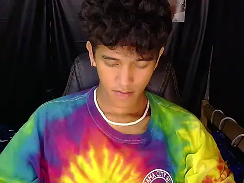 Snapshot of kenbigcockxx chatting on April 5, 12:57 pm kenbigcockxx online show from April 5, 12:57 pm