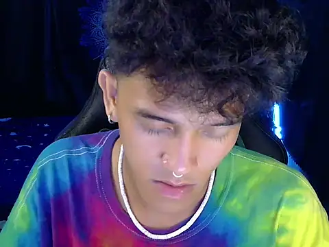 Snapshot of kenbigcockxx chatting on April 19, 5:01 pm kenbigcockxx online show from April 19, 5:01 pm