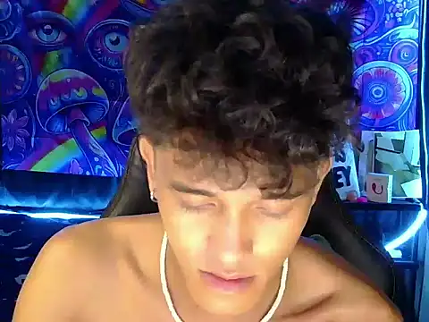 Snapshot of kenbigcockxx chatting on April 21, 6:44 pm kenbigcockxx online show from April 21, 6:44 pm