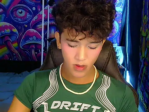 Snapshot of kenbigcockxx chatting on May 20, 4:13 pm kenbigcockxx online show from May 20, 4:13 pm