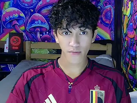 Snapshot of kenbigcockxx chatting on June 19, 3:27 pm kenbigcockxx online show from June 19, 3:27 pm