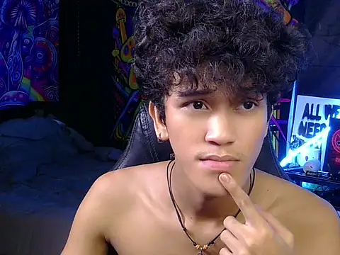 Snapshot of kenbigcockxx chatting on July 7, 11:31 pm kenbigcockxx online show from July 7, 11:31 pm