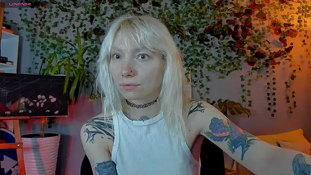 Snapshot of tattoo_art_baby chatting on July 4, 1:12 am tattoo art baby online show from July 4, 1:12 am