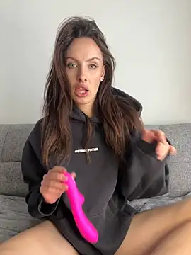 goodgirldevil online show from June 16, 9:45 am