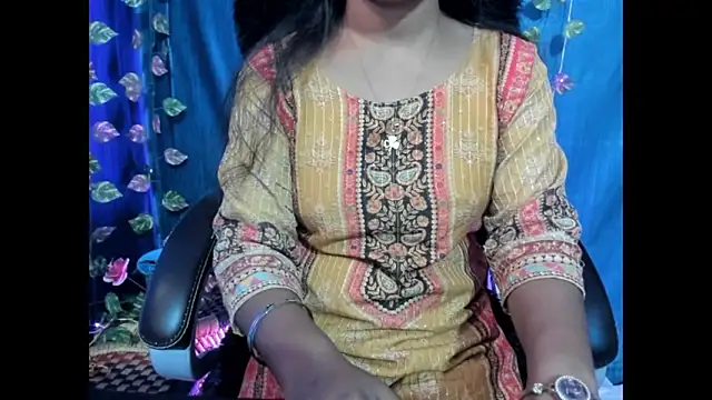 Snapshot of Forever_Love2025 chatting on October 8, 6:22 am Forever Love2025 online show from October 8, 6:22 am