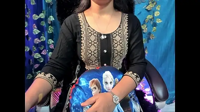 Snapshot of Forever_Love2025 chatting on October 25, 7:05 am Forever Love2025 online show from October 25, 7:05 am