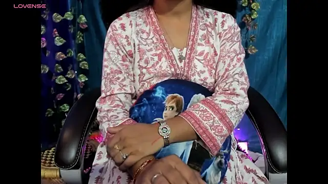 Snapshot of Forever_Love2025 chatting on October 27, 7:45 am Forever Love2025 online show from October 27, 7:45 am