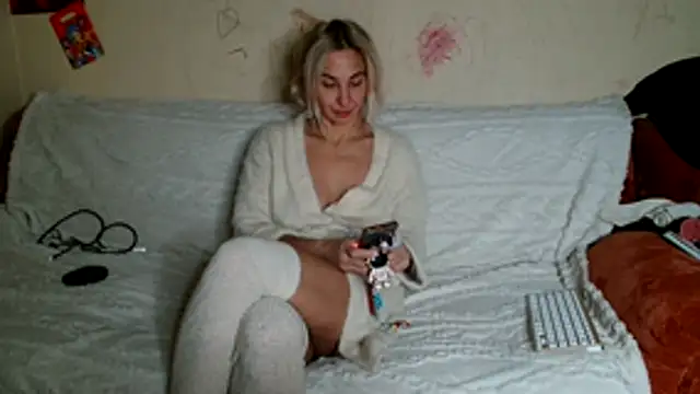 Snapshot of AsyaLulu chatting on October 28, 9:39 pm AsyaLulu online show from October 28, 9:39 pm